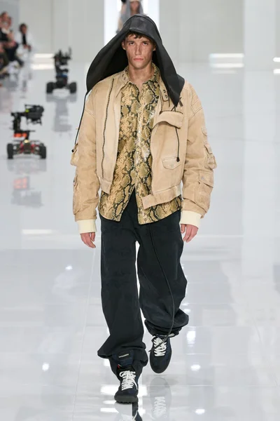 Look 39